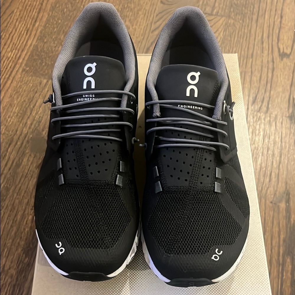 On Cloud Women’s Black Athletic Shoes